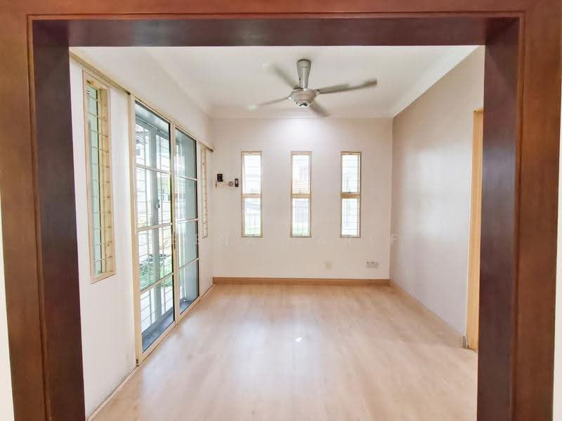 Rumah Teres 2-Tingkat untuk Dijual di Bukit Jelutong (Shah Alam) - Reena Sarif - Living Room - PropertyGuru.com.my
