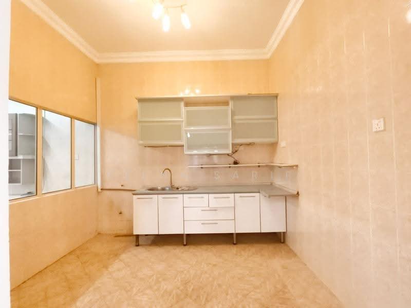 Rumah Teres 2-Tingkat untuk Dijual di Bukit Jelutong (Shah Alam) - Reena Sarif - Kitchen - PropertyGuru.com.my