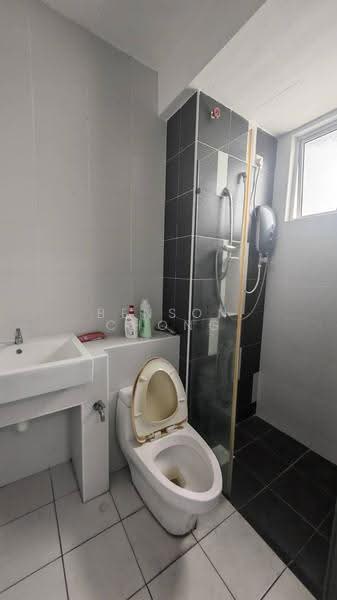 Kediaman Servis untuk Dijual di D'Ambience Residences (Pangsapuri Ikatan Flora) - Benson Chong - Bathroom - PropertyGuru.com.my