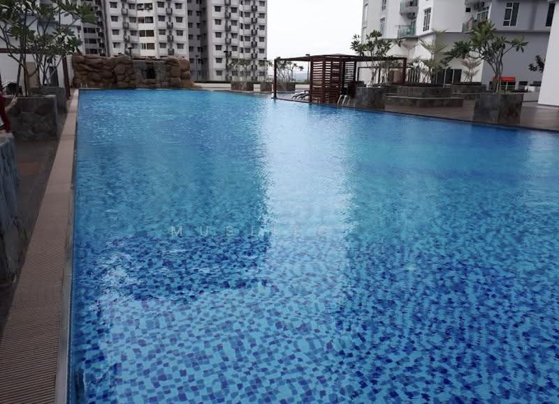 Kondominium untuk Disewa di M Condominium @ Larkin - Muslieg . - Pool - PropertyGuru.com.my