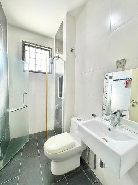 Rumah Berkembar untuk Dijual di Taman Tropika 2 (Kajang) - Mohd Aizat Saiful Bahri - Bathroom - PropertyGuru.com.my