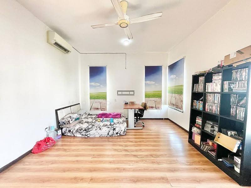 Rumah Berkembar untuk Dijual di Taman Tropika 2 (Kajang) - Mohd Aizat Saiful Bahri - Bedroom - PropertyGuru.com.my