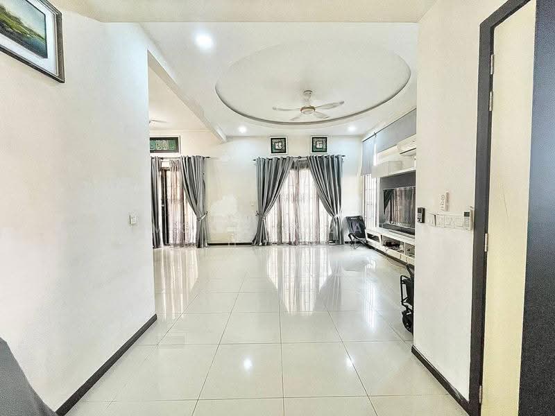 Rumah Berkembar untuk Dijual di Taman Tropika 2 (Kajang) - Mohd Aizat Saiful Bahri - Living Room - PropertyGuru.com.my