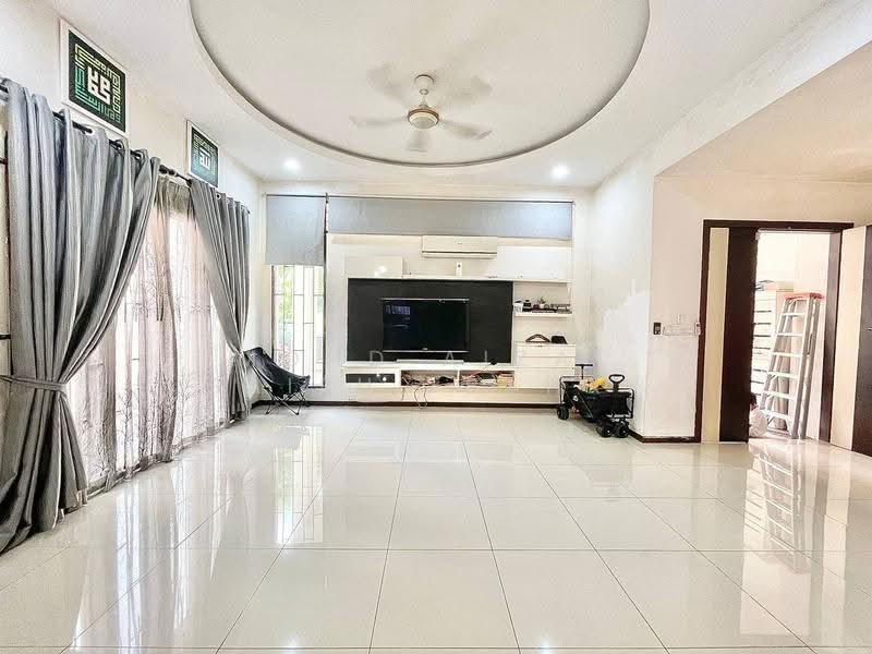 Rumah Berkembar untuk Dijual di Taman Tropika 2 (Kajang) - Mohd Aizat Saiful Bahri - Living Room - PropertyGuru.com.my