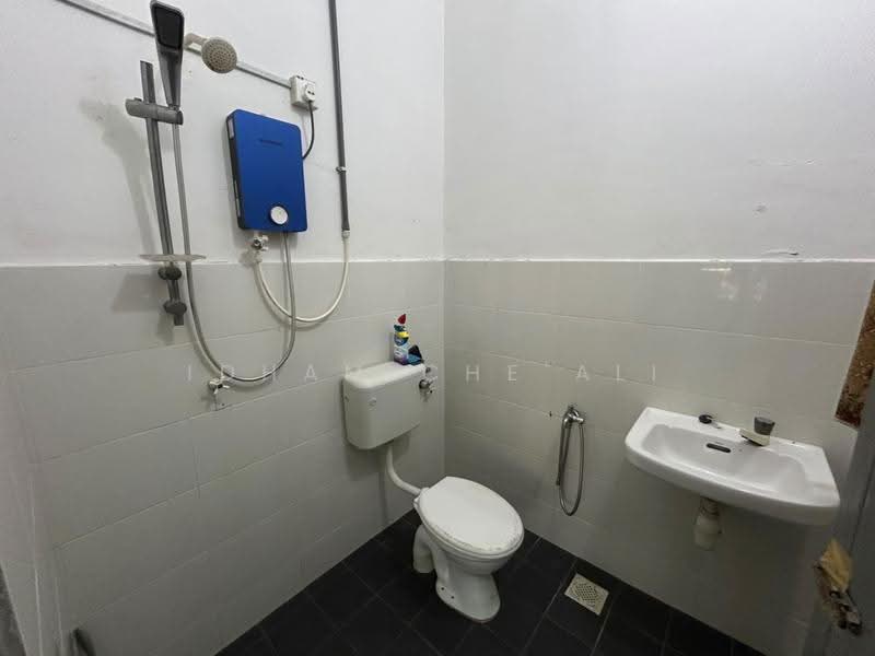 Terraced House for Sale in Kuantan (Pahang) - Idham Che'Ali - Bathroom - PropertyGuru.com.my