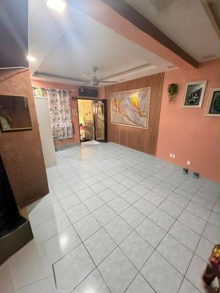 Rumah Teres 2-Tingkat untuk Dijual di Taman Puteri Wangsa (Ulu Tiram) - Dona - Living Room - PropertyGuru.com.my