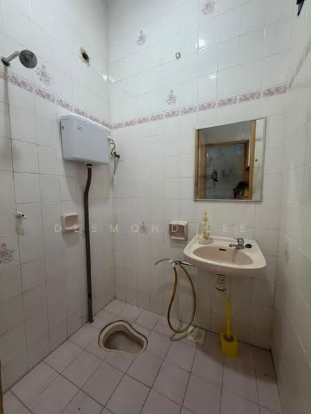 Rumah Teres 2-Tingkat untuk Disewa di Taman Bukit Mewah (Tampoi) - Desmond Lee - Bathroom - PropertyGuru.com.my