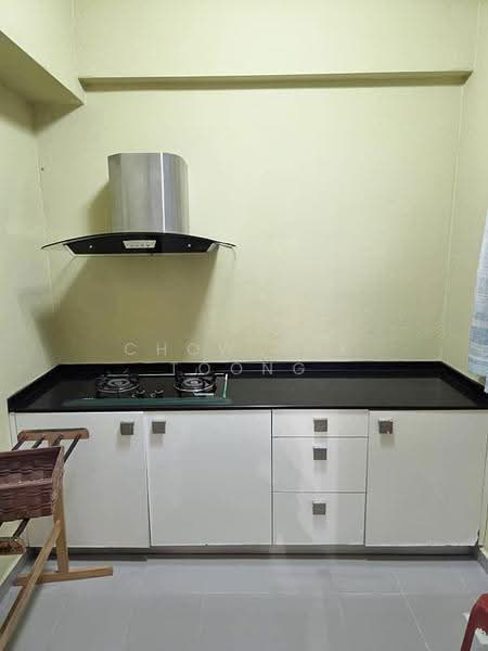 Kondominium untuk Disewa di The Zest @ Kinrara 9 - Chow Kok Toong - Kitchen - PropertyGuru.com.my
