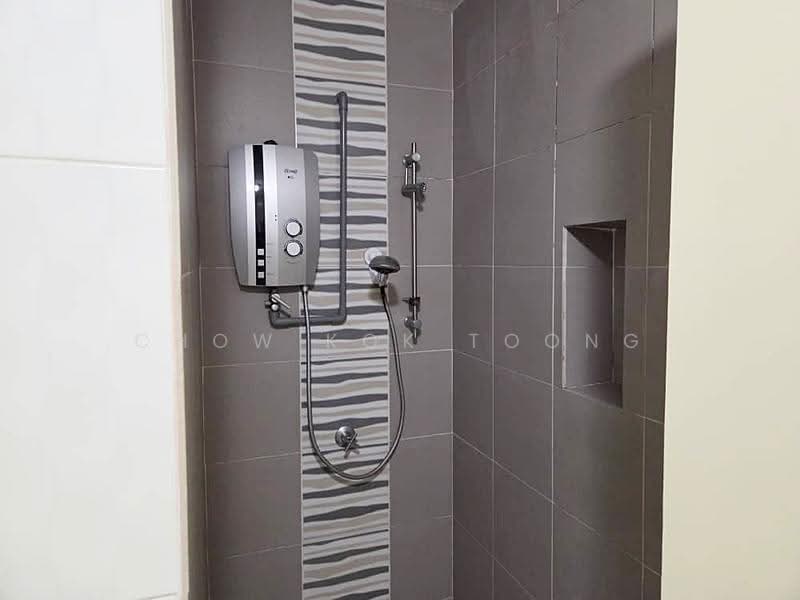 Kondominium untuk Disewa di The Zest @ Kinrara 9 - Chow Kok Toong - Bathroom - PropertyGuru.com.my