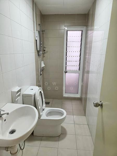 Kondominium untuk Disewa di The Zest @ Kinrara 9 - Chow Kok Toong - Bathroom - PropertyGuru.com.my