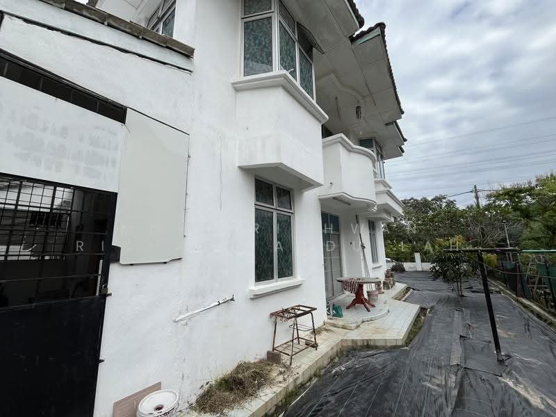 Semi-Detached House for Sale in Taman Dahlia (Sepang) - Mohd Ridhwan Richard Abdullah - Exterior - PropertyGuru.com.my