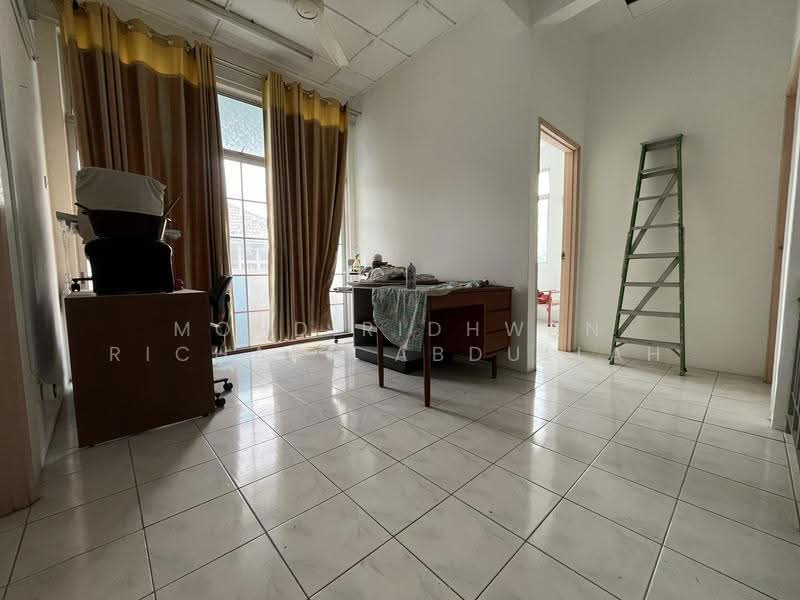 Semi-Detached House for Sale in Taman Dahlia (Sepang) - Mohd Ridhwan Richard Abdullah - Study - PropertyGuru.com.my