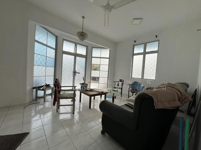 Semi-Detached House for Sale in Taman Dahlia (Sepang) - Mohd Ridhwan Richard Abdullah - Living Room - PropertyGuru.com.my