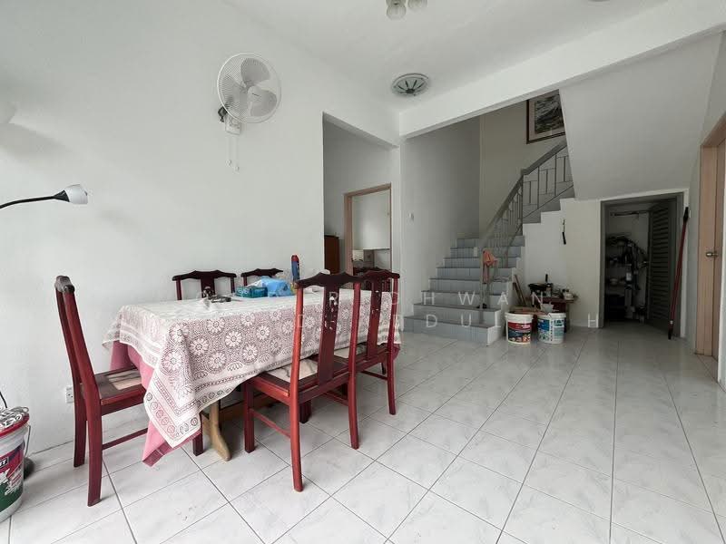 Semi-Detached House for Sale in Taman Dahlia (Sepang) - Mohd Ridhwan Richard Abdullah - Dining Room - PropertyGuru.com.my
