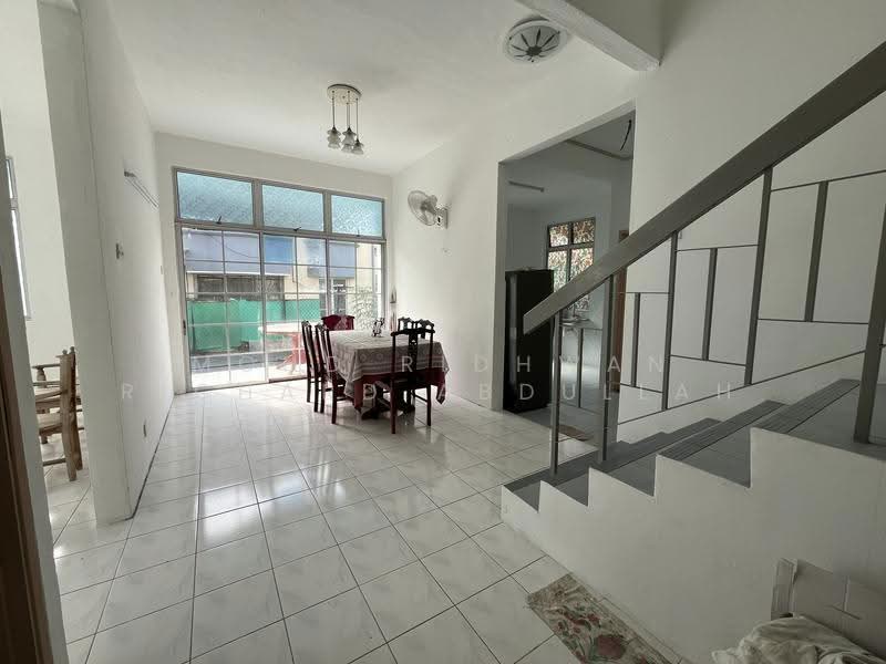 Semi-Detached House for Sale in Taman Dahlia (Sepang) - Mohd Ridhwan Richard Abdullah - Dining Room - PropertyGuru.com.my