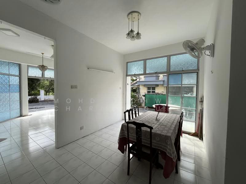 Semi-Detached House for Sale in Taman Dahlia (Sepang) - Mohd Ridhwan Richard Abdullah - Dining Room - PropertyGuru.com.my