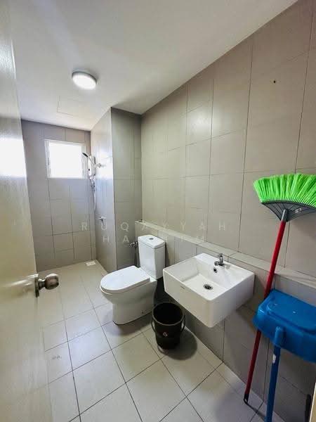 Condominium for Sale at Lakefront Residence - Ruqayyah Hashim - Bathroom - PropertyGuru.com.my
