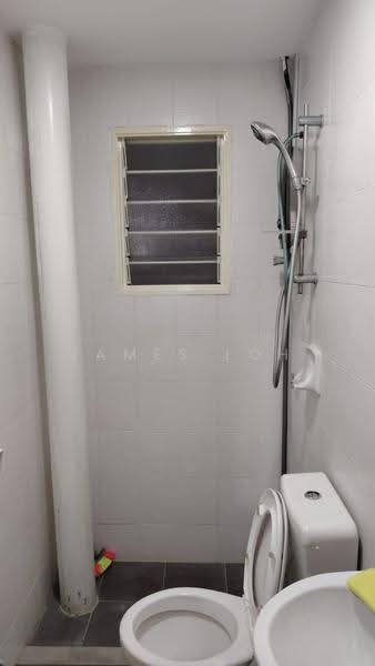 Pangsapuri untuk Disewa di Kemuning Aman - James Loh - Bathroom - PropertyGuru.com.my