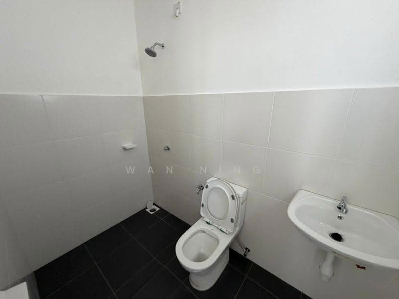 Rumah Teres untuk Dijual di Kota Masai (Pasir Gudang) - Wan Ning - Bathroom - PropertyGuru.com.my