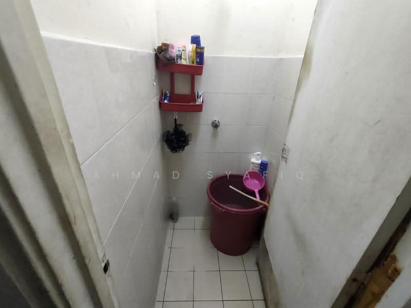 Apartment for Sale at Pangsapuri Arista - Ahmad Syafiq - Bathroom - PropertyGuru.com.my