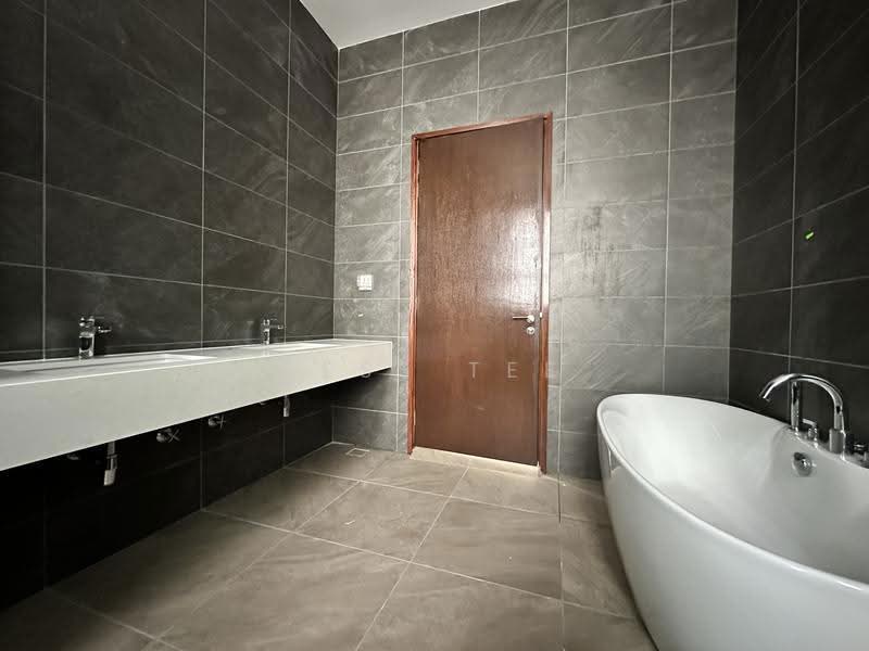Bungalow House for Sale in Setia Eco Park (Setia Alam) - Jess Tee - Bathroom - PropertyGuru.com.my