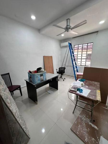 Rumah Teres 1-Tingkat untuk Disewa di Taman Pelangi Indah (Ulu Tiram) - Daphne Lee - Study - PropertyGuru.com.my