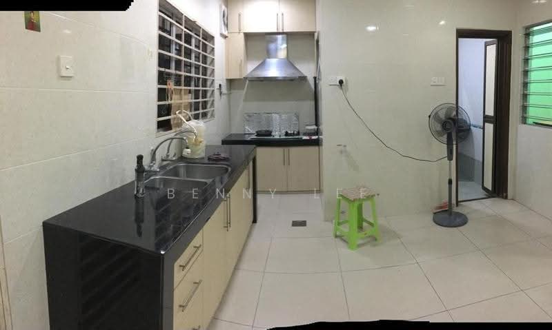Rumah Teres 2.5-Tingkat untuk Dijual di Taman Bukit Serdang (Seri Kembangan) - Benny Lee - Kitchen - PropertyGuru.com.my