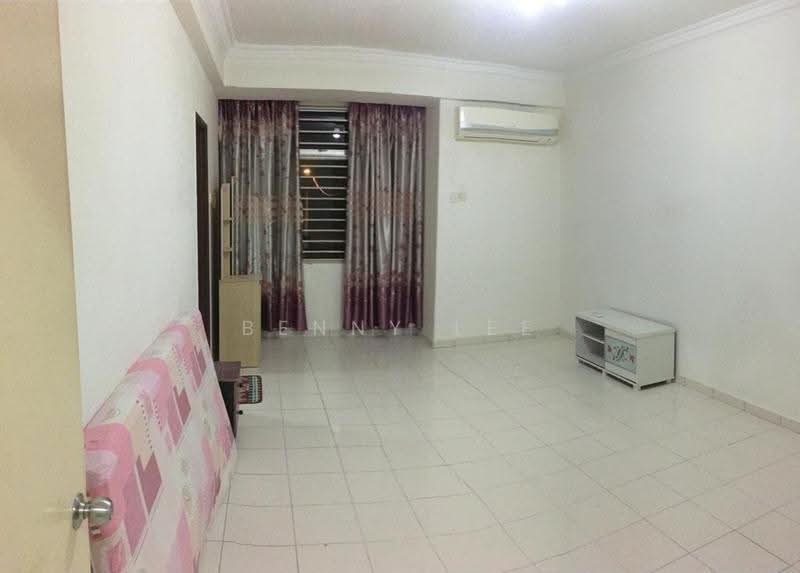 Rumah Teres 2.5-Tingkat untuk Dijual di Taman Bukit Serdang (Seri Kembangan) - Benny Lee - Living Room - PropertyGuru.com.my