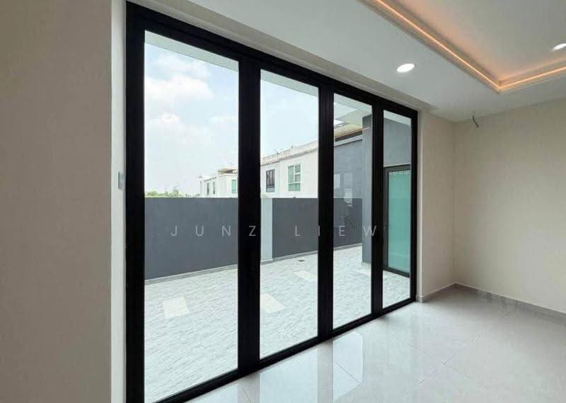 Rumah Berkembar untuk Dijual di Taman Mount Austin (Tebrau) - Junz Liew - PropertyGuru.com.my