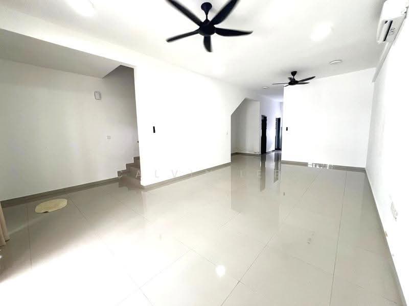 2-storey Terraced House for Sale in Bandar Dato Onn (Tebrau) - Calvin Lee - Living Room - PropertyGuru.com.my