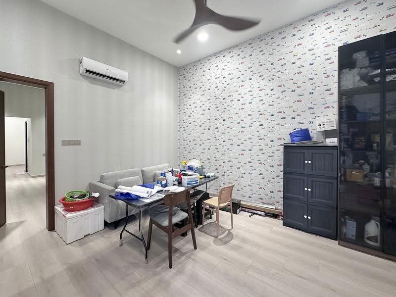 Rumah Berkembar untuk Dijual di Kota Damansara (Selangor) - Wes Chang - Study - PropertyGuru.com.my