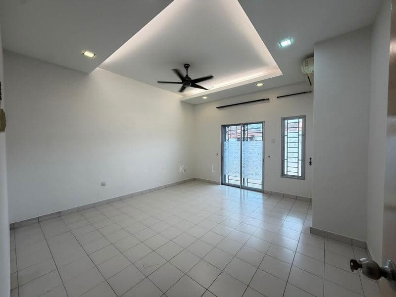 2-storey Terraced House for Rent in Bandar Putra Kulai (Kulai) - Nick Low - Living Room - PropertyGuru.com.my