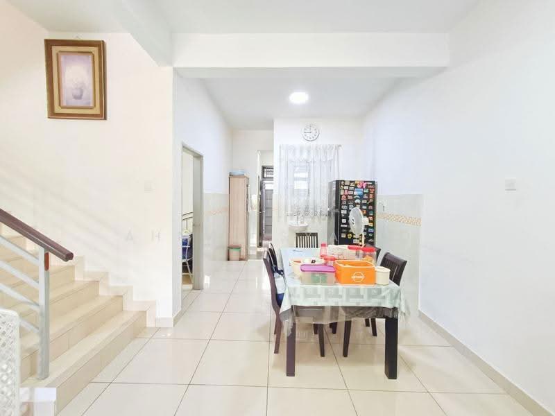 2-storey Terraced House for Sale in Bandar Putera 2 (Klang) - Ahmad Syafiq - Dining Room - PropertyGuru.com.my