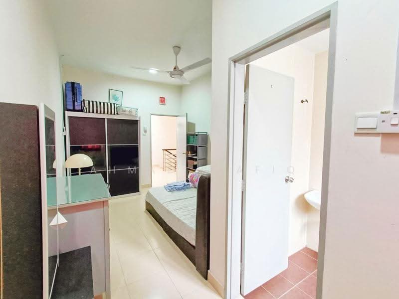 2-storey Terraced House for Sale in Bandar Putera 2 (Klang) - Ahmad Syafiq - Bedroom - PropertyGuru.com.my