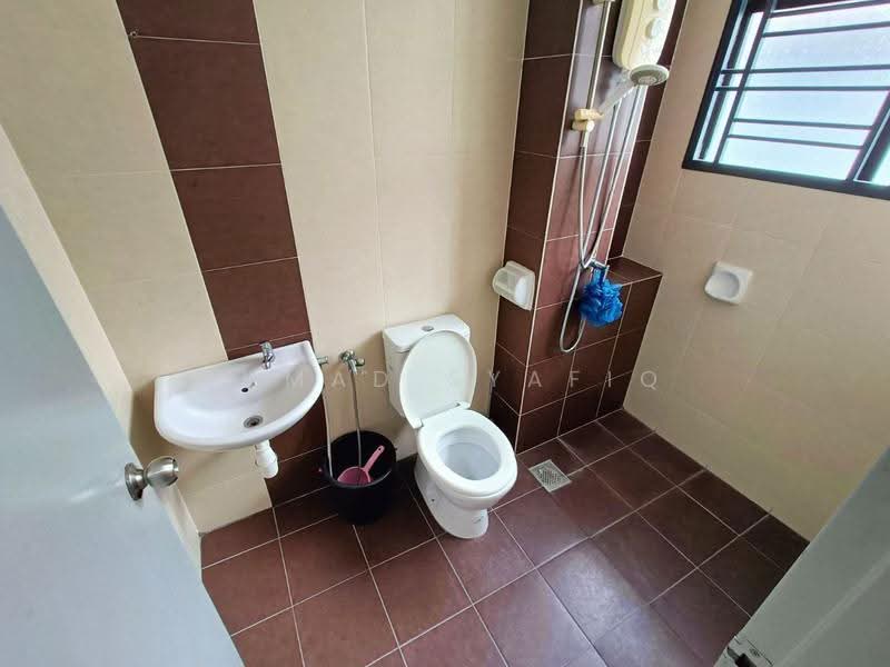 2-storey Terraced House for Sale in Bandar Putera 2 (Klang) - Ahmad Syafiq - Bathroom - PropertyGuru.com.my