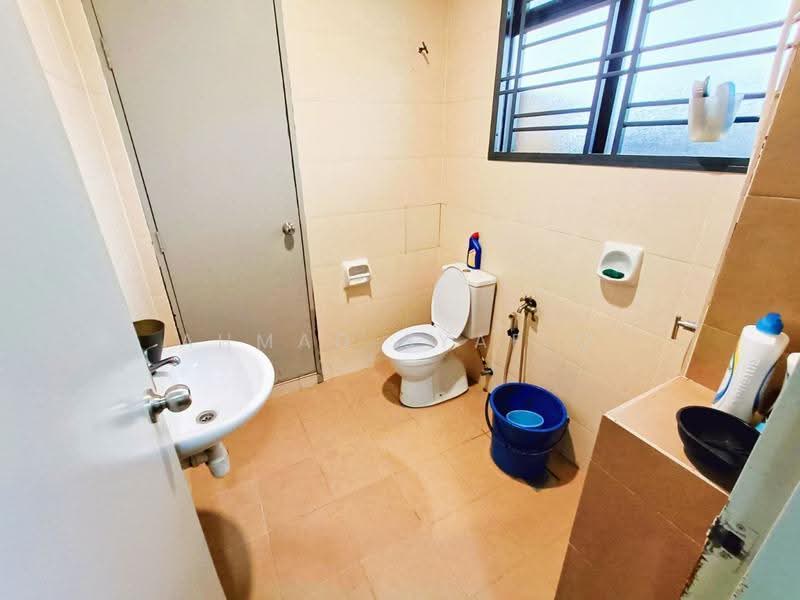 2-storey Terraced House for Sale in Bandar Putera 2 (Klang) - Ahmad Syafiq - Bathroom - PropertyGuru.com.my