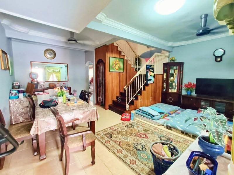 Rumah Teres 2-Tingkat untuk Dijual di Taman Senohong (Jeram) - Ahmad Syafiq - Living Room - PropertyGuru.com.my