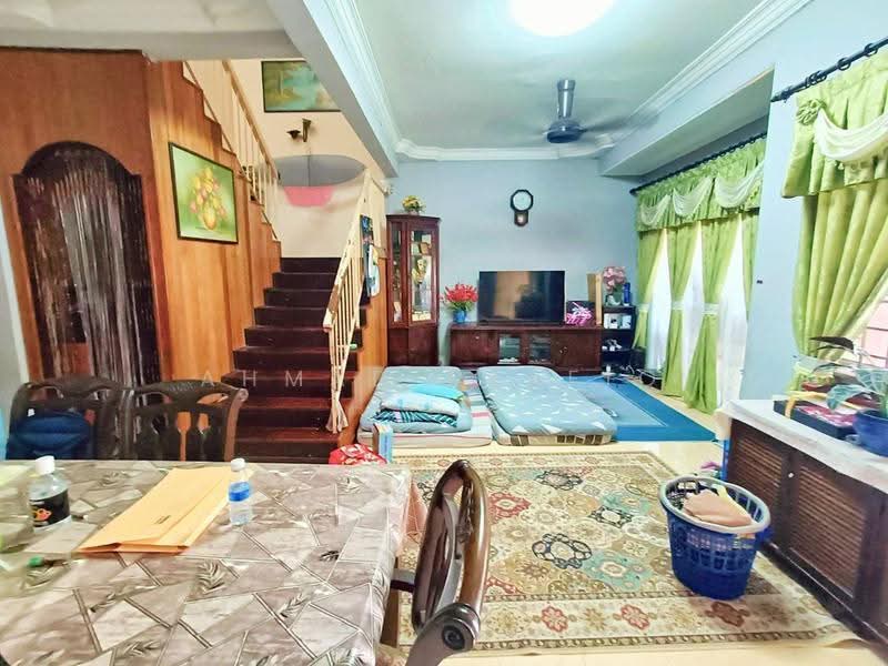 Rumah Teres 2-Tingkat untuk Dijual di Taman Senohong (Jeram) - Ahmad Syafiq - Living Room - PropertyGuru.com.my