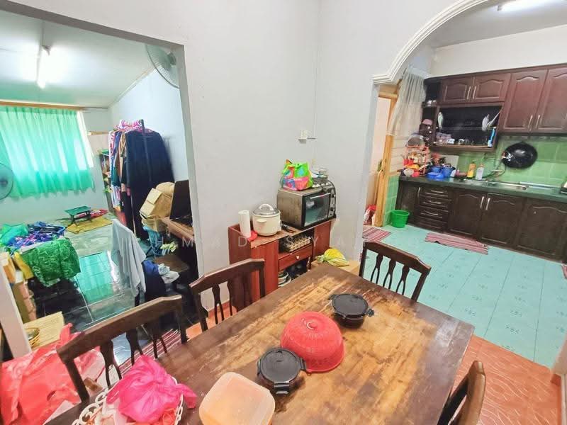 Rumah Teres 2-Tingkat untuk Dijual di Taman Senohong (Jeram) - Ahmad Syafiq - Kitchen - PropertyGuru.com.my