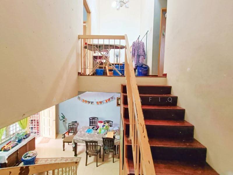Rumah Teres 2-Tingkat untuk Dijual di Taman Senohong (Jeram) - Ahmad Syafiq - Stairs - PropertyGuru.com.my