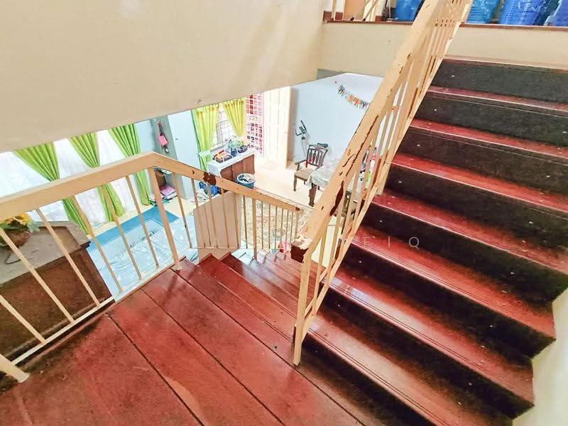 Rumah Teres 2-Tingkat untuk Dijual di Taman Senohong (Jeram) - Ahmad Syafiq - Stairs - PropertyGuru.com.my