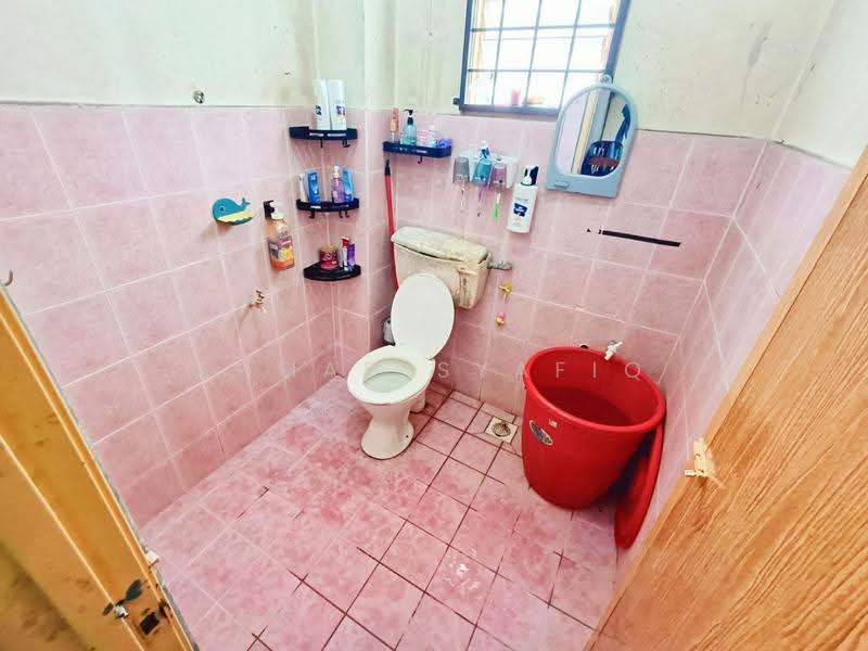 Rumah Teres 2-Tingkat untuk Dijual di Taman Senohong (Jeram) - Ahmad Syafiq - Bathroom - PropertyGuru.com.my