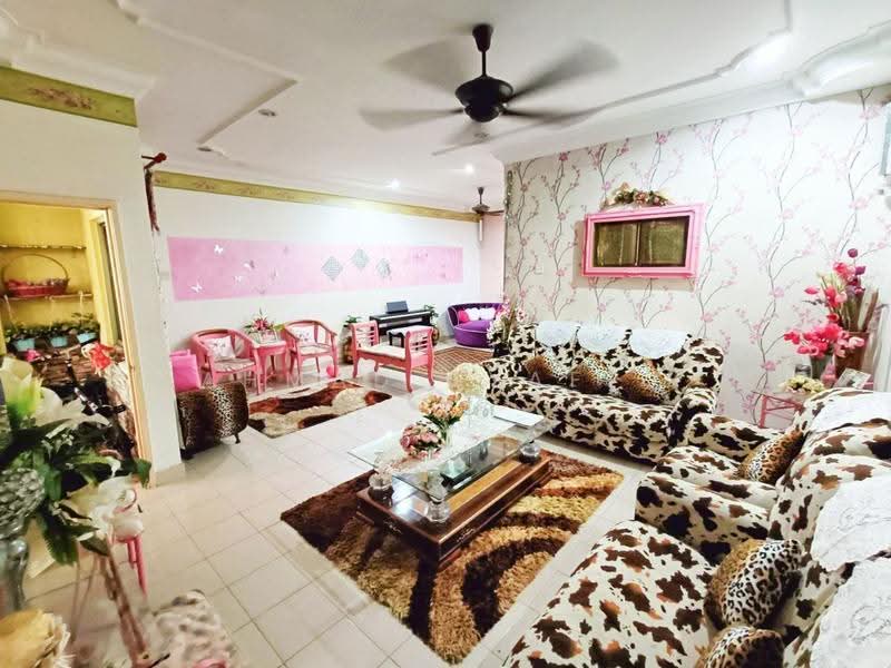 Rumah Teres 2-Tingkat untuk Dijual di Taman Panglima (Telok Panglima Garang) - Ahmad Syafiq - Living Room - PropertyGuru.com.my