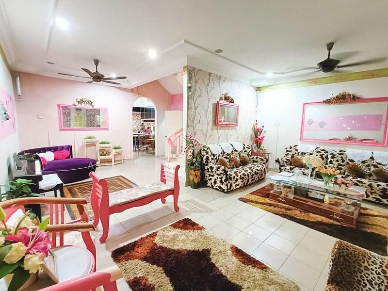 Rumah Teres 2-Tingkat untuk Dijual di Taman Panglima (Telok Panglima Garang) - Ahmad Syafiq - Living Room - PropertyGuru.com.my