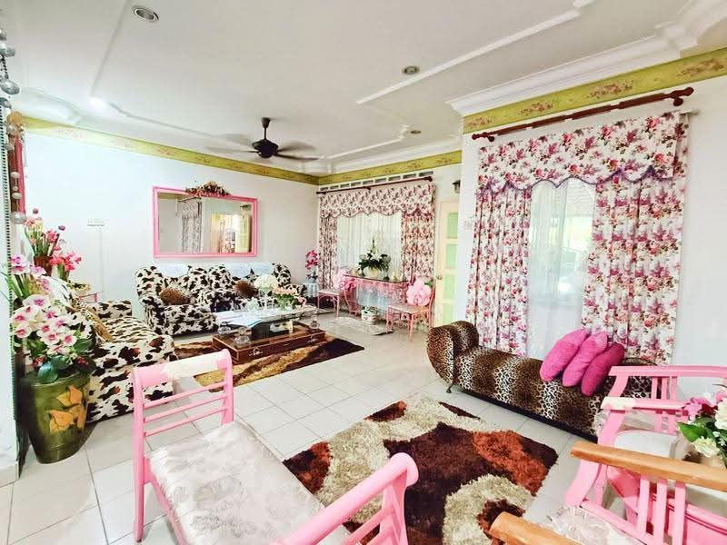 Rumah Teres 2-Tingkat untuk Dijual di Taman Panglima (Telok Panglima Garang) - Ahmad Syafiq - Living Room - PropertyGuru.com.my
