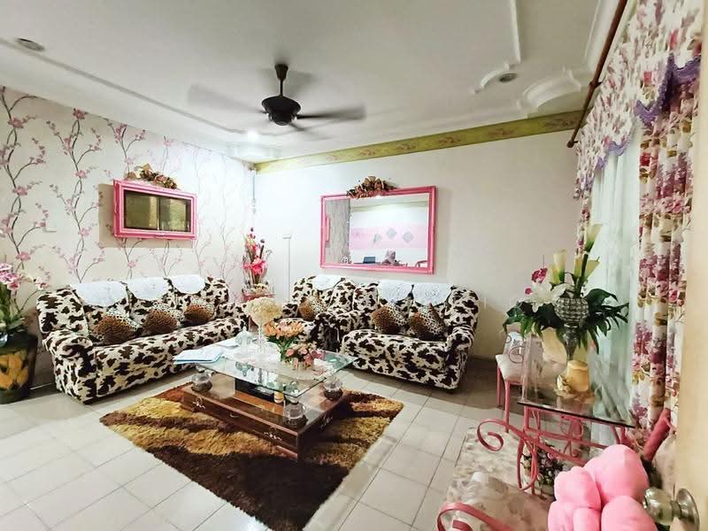 Rumah Teres 2-Tingkat untuk Dijual di Taman Panglima (Telok Panglima Garang) - Ahmad Syafiq - Living Room - PropertyGuru.com.my