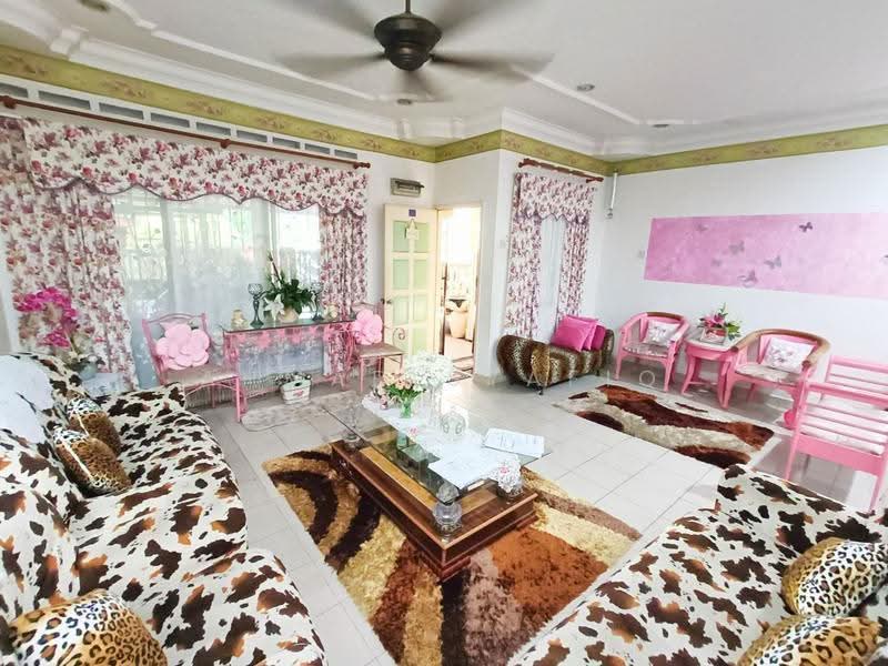 Rumah Teres 2-Tingkat untuk Dijual di Taman Panglima (Telok Panglima Garang) - Ahmad Syafiq - Living Room - PropertyGuru.com.my
