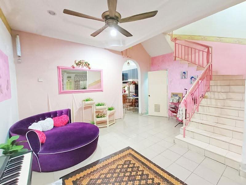 Rumah Teres 2-Tingkat untuk Dijual di Taman Panglima (Telok Panglima Garang) - Ahmad Syafiq - Living Room - PropertyGuru.com.my