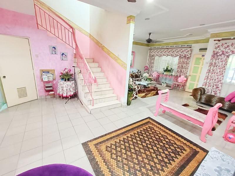Rumah Teres 2-Tingkat untuk Dijual di Taman Panglima (Telok Panglima Garang) - Ahmad Syafiq - Living Room - PropertyGuru.com.my