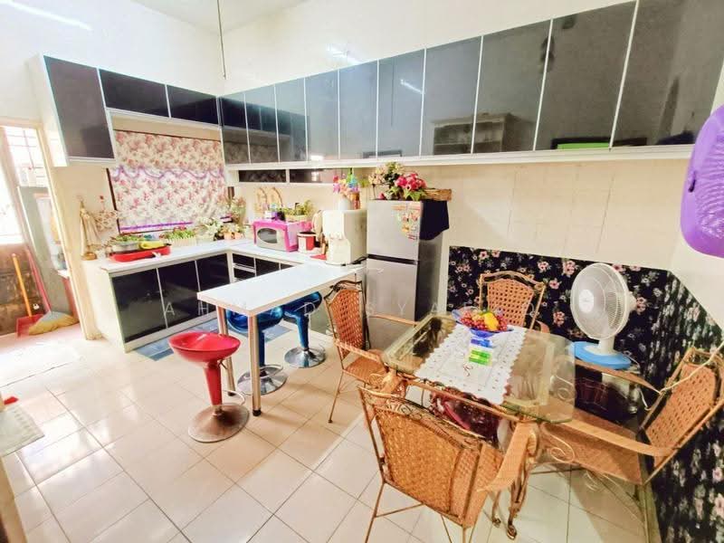Rumah Teres 2-Tingkat untuk Dijual di Taman Panglima (Telok Panglima Garang) - Ahmad Syafiq - Kitchen - PropertyGuru.com.my